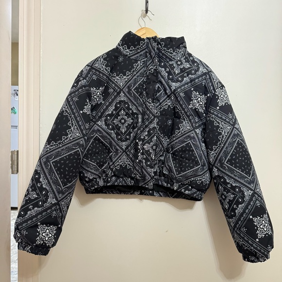 Elodie Crop Puffer Jacket Paisley Print Size XL - Picture 2 of 7